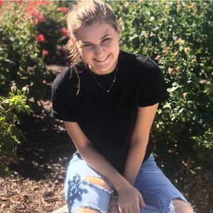 Meet your Posher, Elise